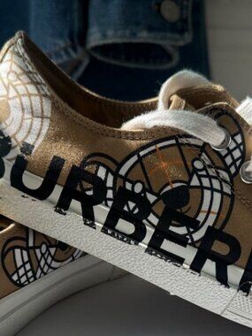 Authentic Thomas Bear Burberry Sneakers Unisex Size 33